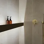 아파트 Luccoli17 - Elegant Escape With Wifi 1gbps, Elevator, Ac - Historical Center *