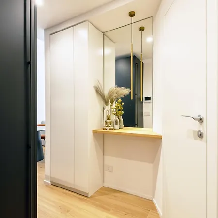 Luccoli17 - Elegant Escape With Wifi 1gbps, Elevator, Ac - Historical Center Apartment